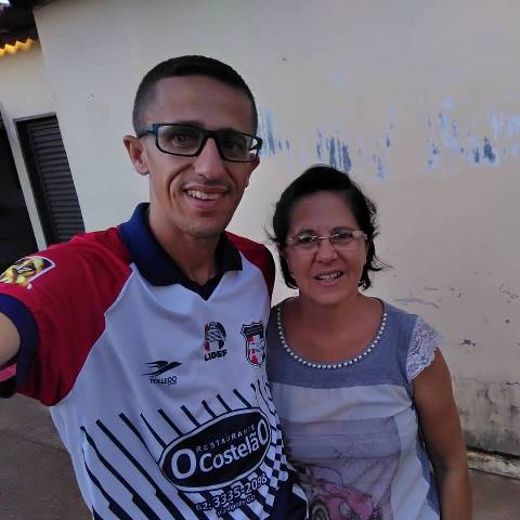 SAMUEL COTRIM AO LADO DE SUA MÃE, ANA MARIA DOS REIS COTRIM