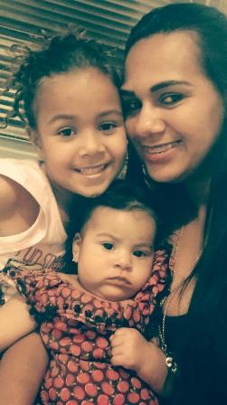 AS FILHAS, MARIA CECYLLIA E MARIA ALLICE AO LADO DA MÃE, NAYHARA COTRIM