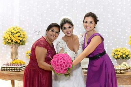 CAROLLINE E CARLIETTE AO LADO DA MÃE, MARGARIDA CONCEIÇÃO MELO SOUZA