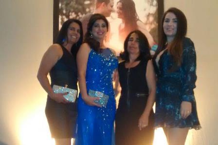 CLÊNIA, LANUZA E GISELE AO LADO DA MÃE, MARCELUZIA CAIXETA