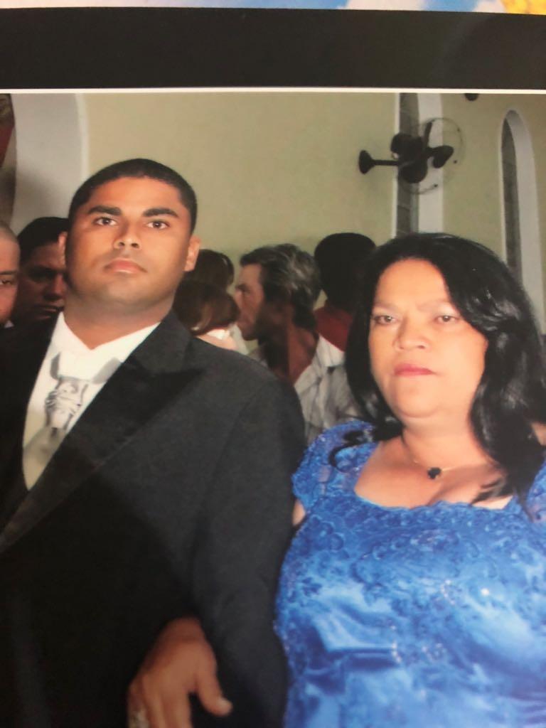 EDMILSON RODRIGUES PEREIRA AO LADO DE SUA MÃES, IRACI PEREIRA DE JESUS