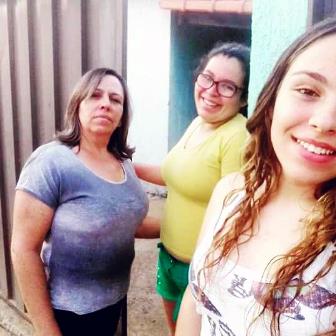 HELOÍSA E EDUARDA AO LADO DA MÃE, MARIA LÚCIA FALEIRO MACHADO]