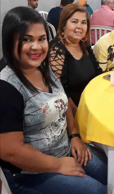KELLY MOREIRA CAIXETA AO LADO DE SUA MÃE, ÂNGELA DE FÁTIMA MOREIRA CAIXETA