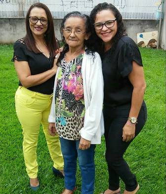 MARIA PESSOA E ANA VALDA AO LADO DA MÃE, ADELIDE NASCIMENTO