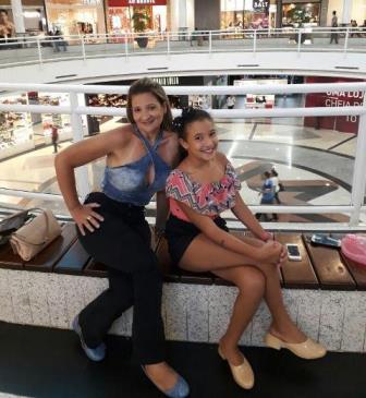 MARINA ALVES E ABREU AO LADO DE SUA MÃE, DELMA MARIA DE ABREU ALVES