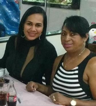 NAYHARA COTRIM AO LADO DE SUA MÃE, VÂNIA CAIXETA