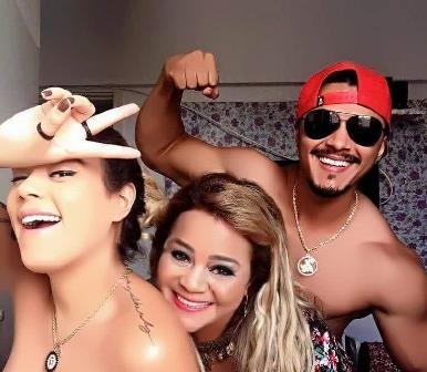 THAMMY RAIZA E GIANCARLO LUCA AO LADO DA MÃE, HELENA MOREIRA