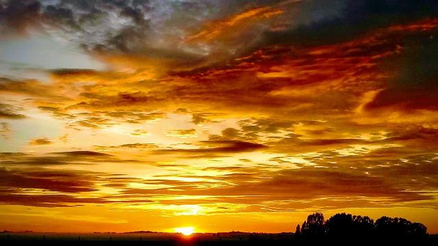 NASCER DO SOL PRÓXIMO AO ESTÁDIO PÉ DE OURO - FALVIANA ALMEIDA