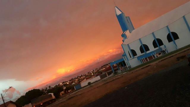 ENTARDECER VISTO DA IGREJA DA IMACULADA - FOTO- OLÍVIO LEMOS