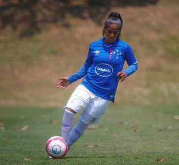 NA FOTO ABAIXO, VANESSA LORRANY - JOVEM JOGADORA VIANOPOLINA E QUE ATUALMENTE DEFENDE O TIME DO CRUZEIRO DE BELO HORIZONTE.