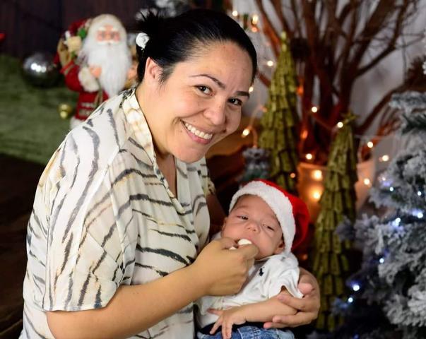 SAMUEL NO COLO DA MAMÃE ELIANE...FELIZ NATAL!