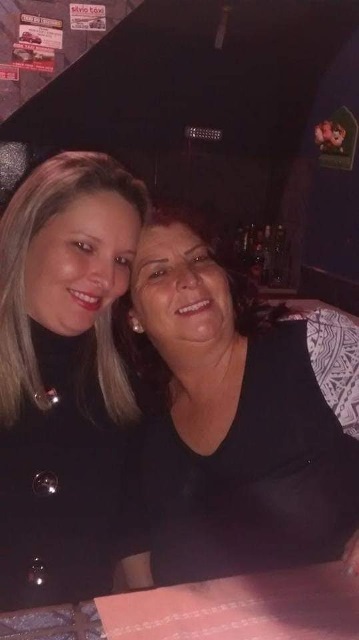A FILHA TATIANA CORRÊA FRANÇA AO LADO DE SUA MÃE, CREUSA DE FÁTIMA CORRÊA