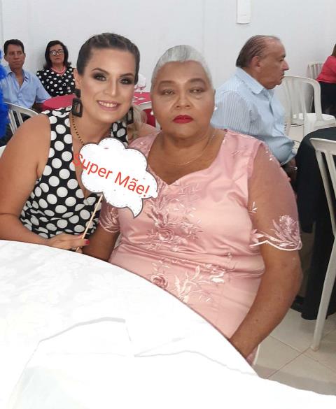 FERNANDA PADIELLO AO LADO DE SUA MÃE ADOTIVA, MARLI DO FARIA