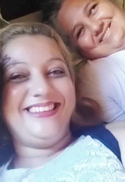 FILHA APARECIDA SILVA AO LADO DE SUA MÃE, ELIZABETE DE SOUZA LEÃO E SILVA