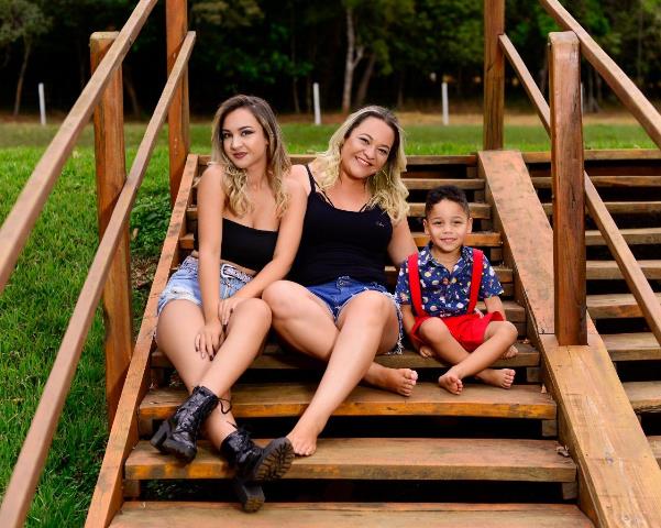 ISABELLA E ARTHUR AO LADO DA MAMÃE MUITO QUERIDA, LILIANE RODRIGUES