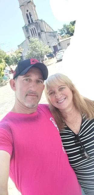 ISAIAS FERNANDES DE SOUZA AO LADO DE SUA MÃE, DIRCE MARIA DE MELO