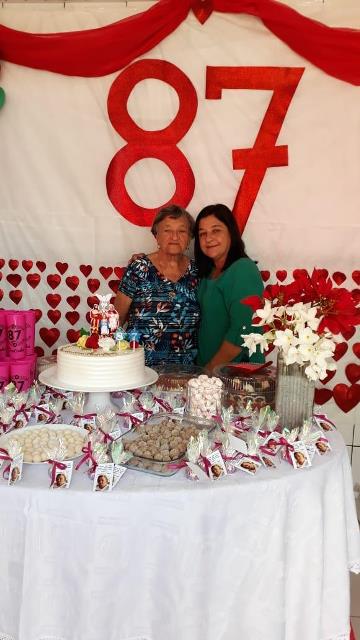 MARIA TEREZINHA DE MELO AO LADO DE SUA MÃE, TRINDADE REZENDE