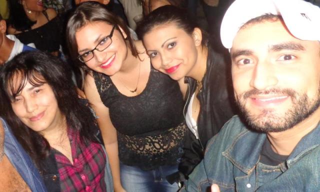 OS FILHOS FLÁVIO VICENTE, CAMILA MARIA E ANA KARINE AO LADO DA MÃE, NILZA DA CONCEIÇÃO MOREIRA SILVA