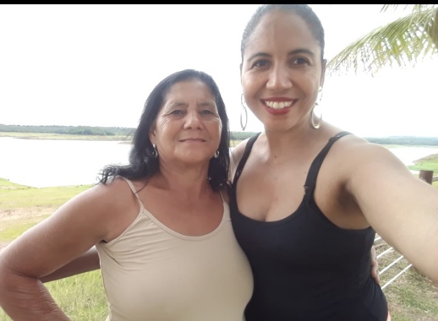 NA FOTO ACIMA, EDIENE FRANCISCA GONÇALVES AO LADO DA QUERIDA MÃE, CENI FRANCISCA GONÇALVES