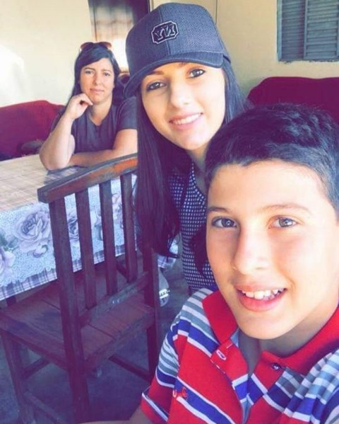 NA FOTO ACIMA, VITÓRIA LEÃO GONÇALVES E JÚNIOR FILHO AO LADO DA QUERIDA MAMÃE, LUCILENE GONÇALVES LEÃO