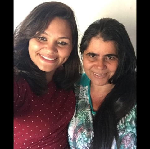 NA FOTO ACIMA, LUCELENE SILVA AO LADO DE SUA MAMÃE, LUCIMARA GONÇALVES