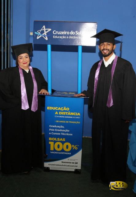 NA FOTO ACIMA, OS FORMANDOS: OSMARINA GOMES DOS SANTOS E GUILHERME SANTIAGO GOMES MOURÃO