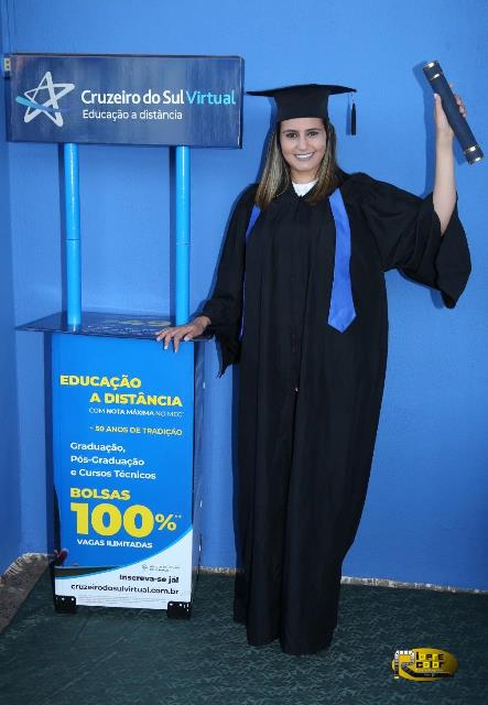 NA FOTO ACIMA, A FORMANDA, ANA CLÁUDIA DE SOUZA SANCHES CAIXETA