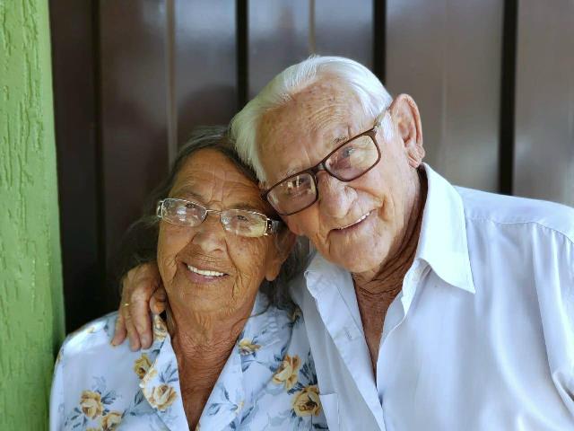 NA FOTO ACIMA, CATARINA AO LADO DO ESPOSO, GERALDO JOSÉ MACHADO