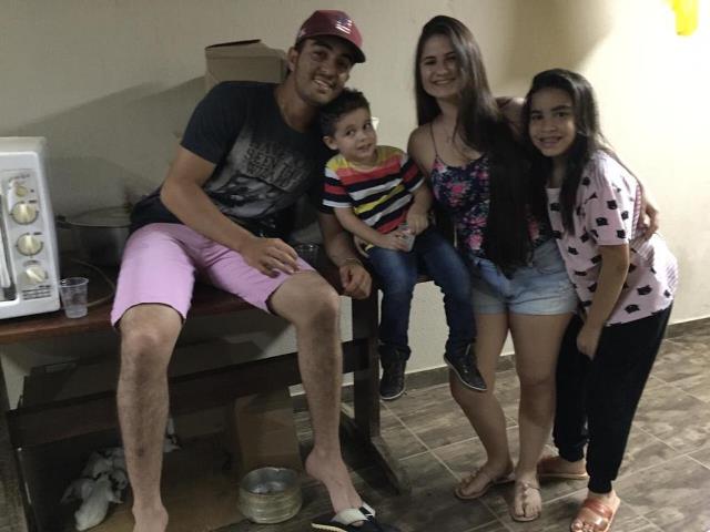 NA FOTO ACIMA, OS NETOS DO CASAL KLÉBER E VERA LÚCIA